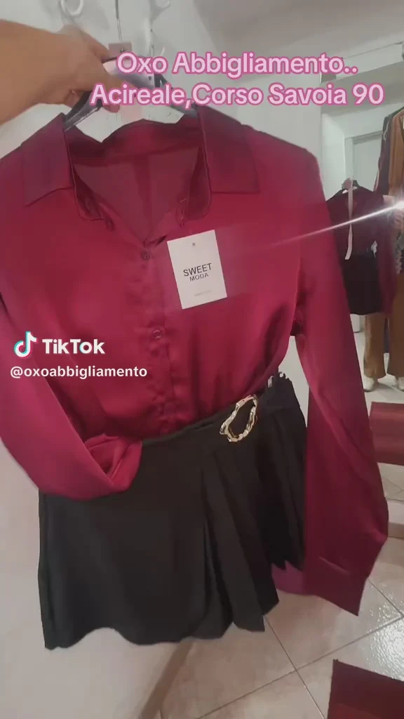 Completo donna camicia granata e gonna nera | Elegante, versatile, professionale