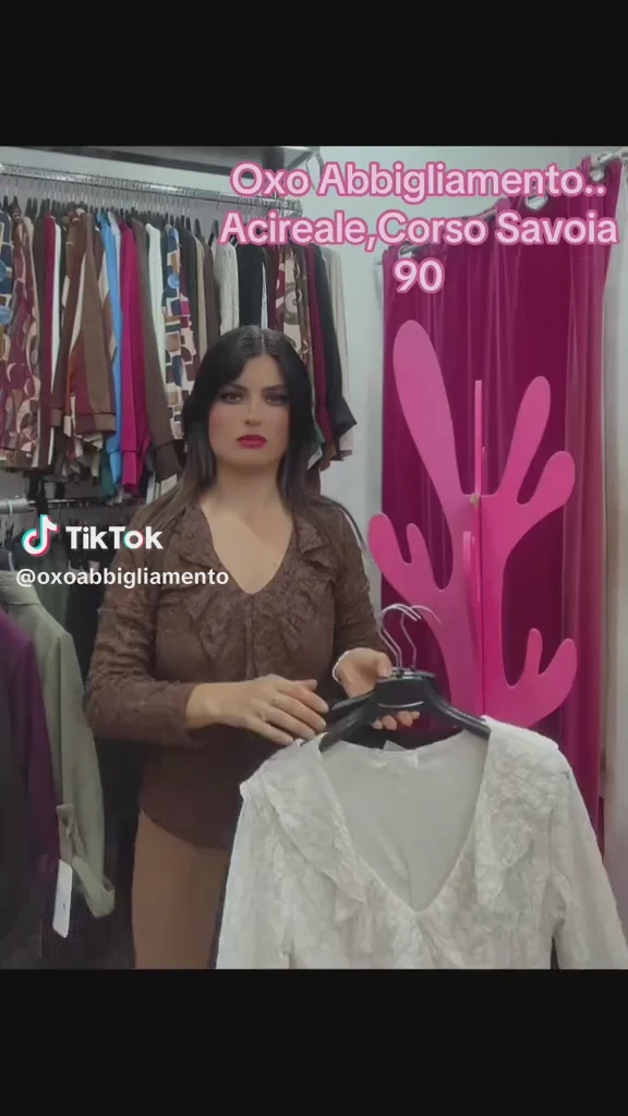 Maglietta da donna basic a girocollo: il must-have del guardaroba